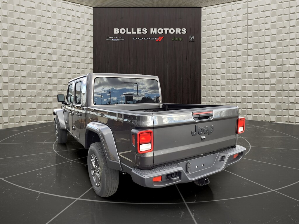 New 2026 Jeep Gladiator Sport S Pickup