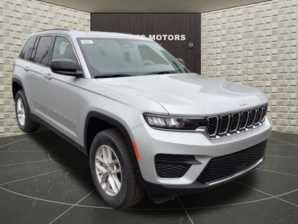 New 2026 Jeep Grand Cherokee Laredo Sport Utility