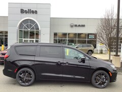 2026 Chrysler Pacifica Select Passenger Van