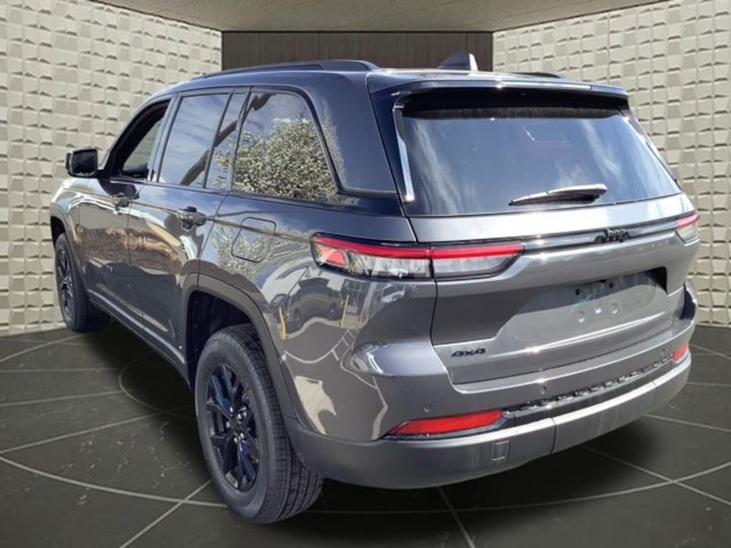 New 2025 Jeep Grand Cherokee Altitude Sport Utility
