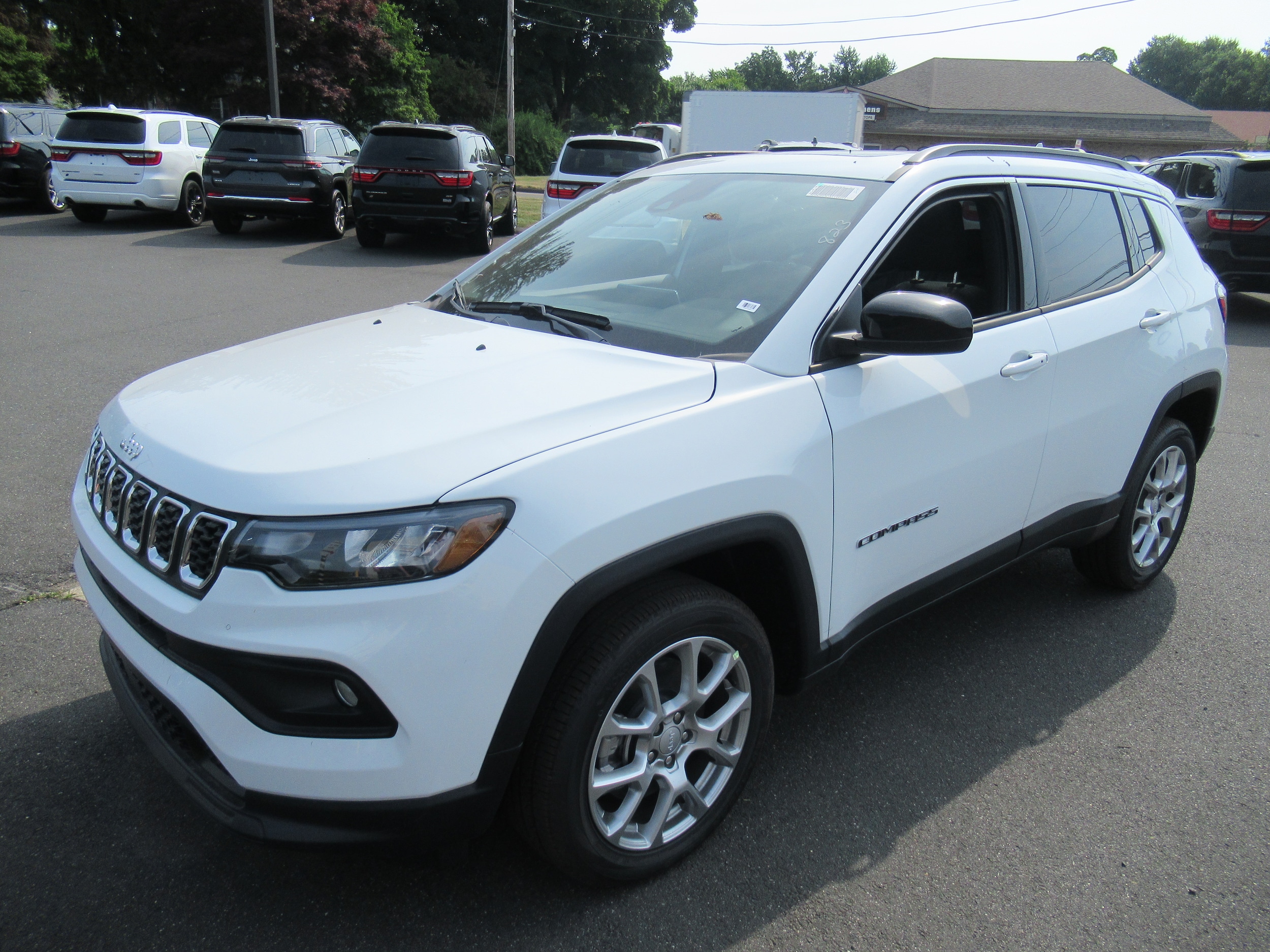 2024 Jeep Compass Latitude Lux 3