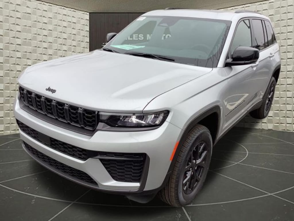 New 2026 Jeep Grand Cherokee Laredo Sport Utility