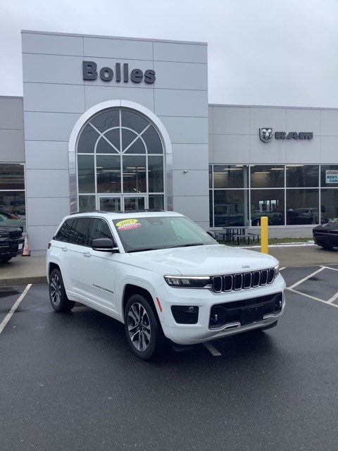2023 Jeep Grand Cherokee Overland's photo