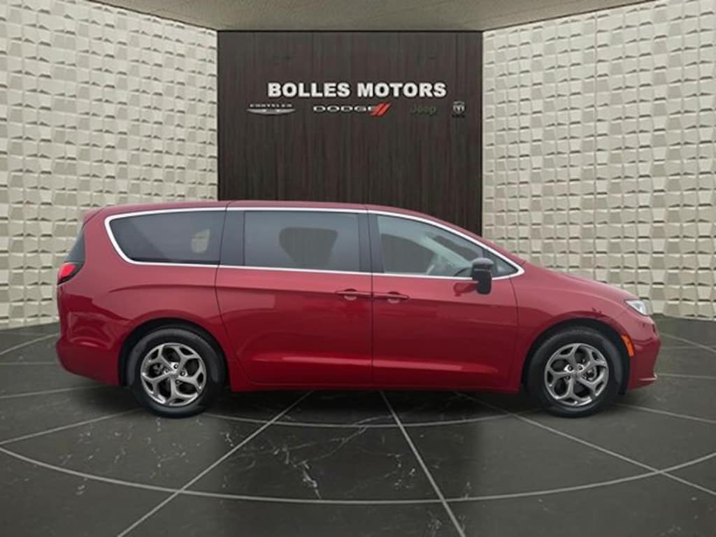 Certified 2024 Chrysler Pacifica Limited Minivan/Van