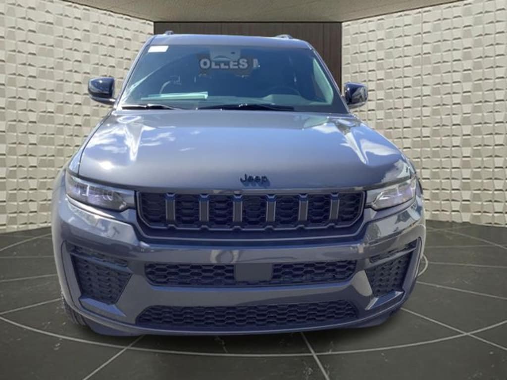 New 2026 Jeep Grand Cherokee Laredo Sport Utility