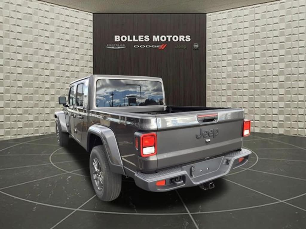 New 2026 Jeep Gladiator Sport S Pickup
