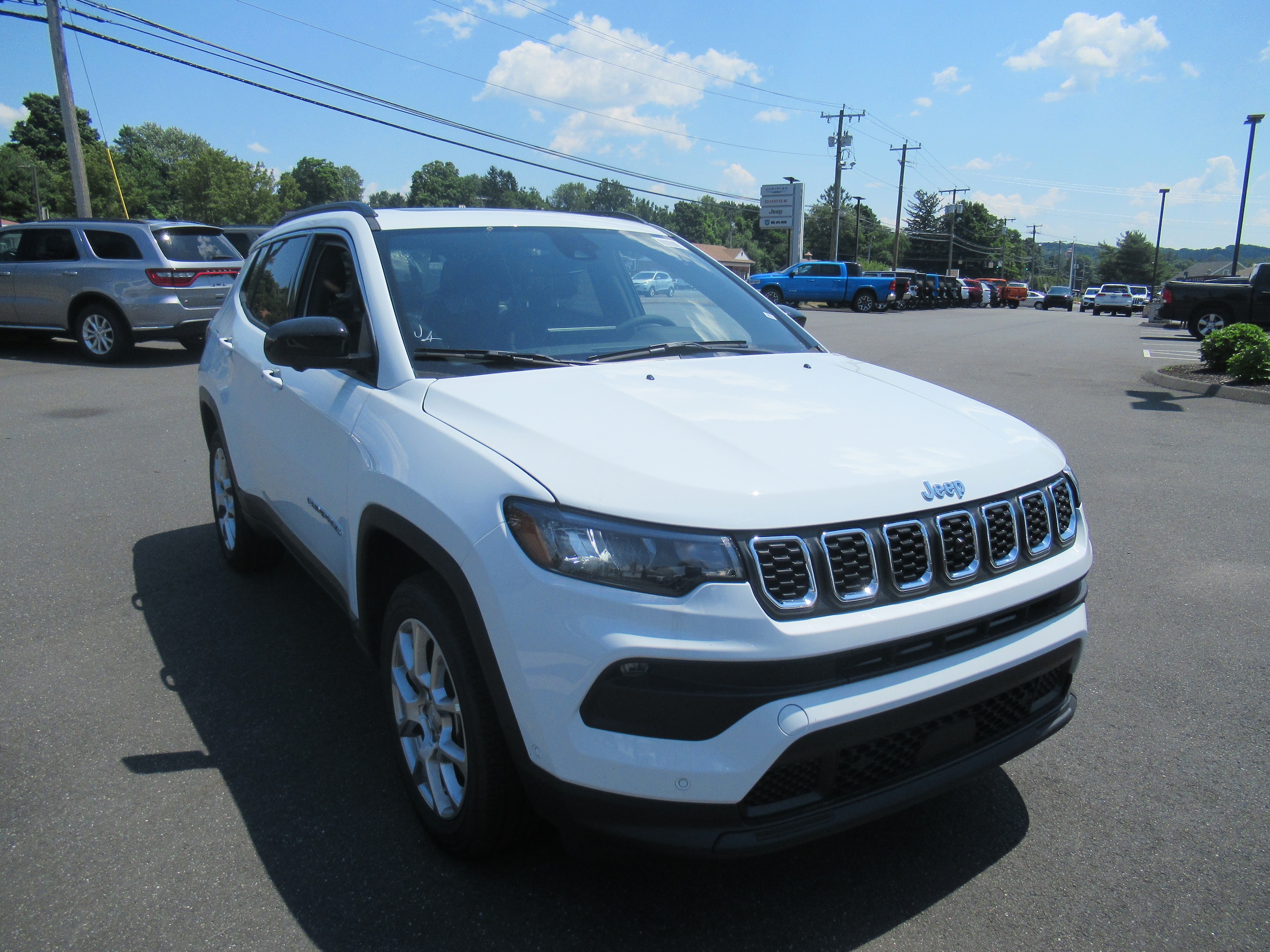 2024 Jeep Compass Latitude Lux 2