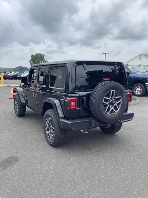 2024 Jeep Wrangler Sahara 4