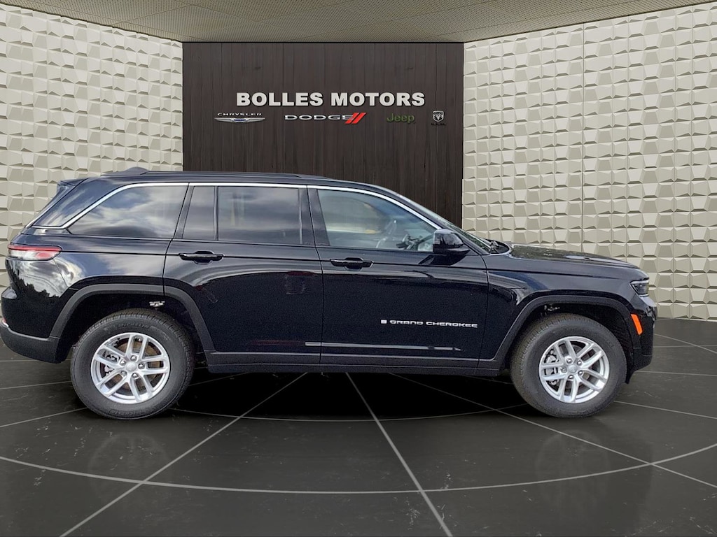 New 2025 Jeep Grand Cherokee Laredo X Sport Utility