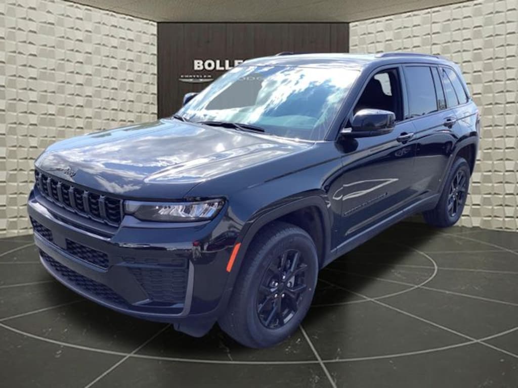 New 2026 Jeep Grand Cherokee Laredo Sport Utility