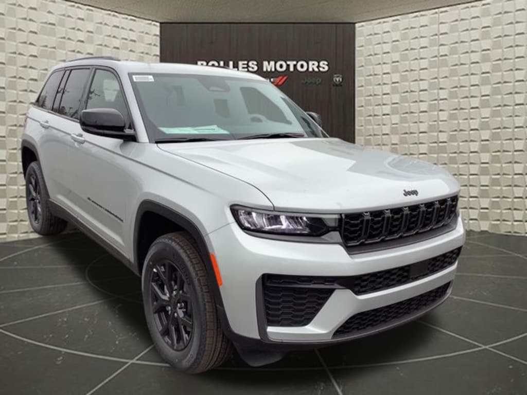 New 2026 Jeep Grand Cherokee Laredo Sport Utility