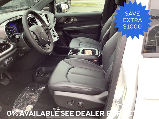 2026 Chrysler Pacifica Select - Photo 9