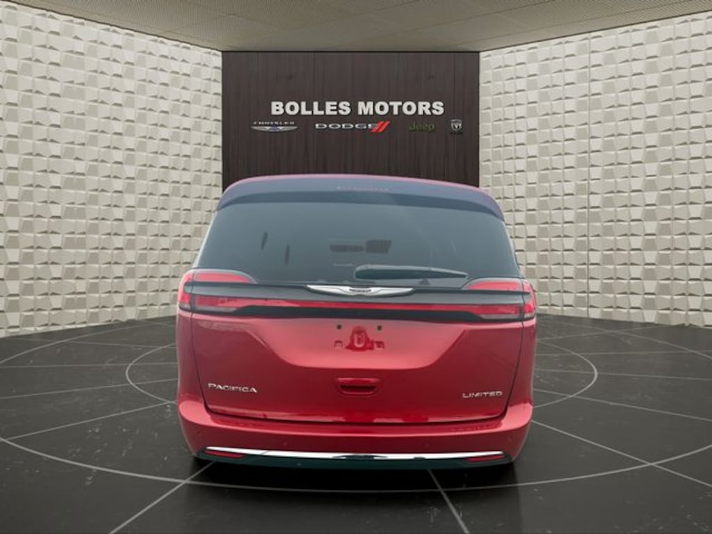 Used 2024 Chrysler Pacifica Limited Minivan/Van