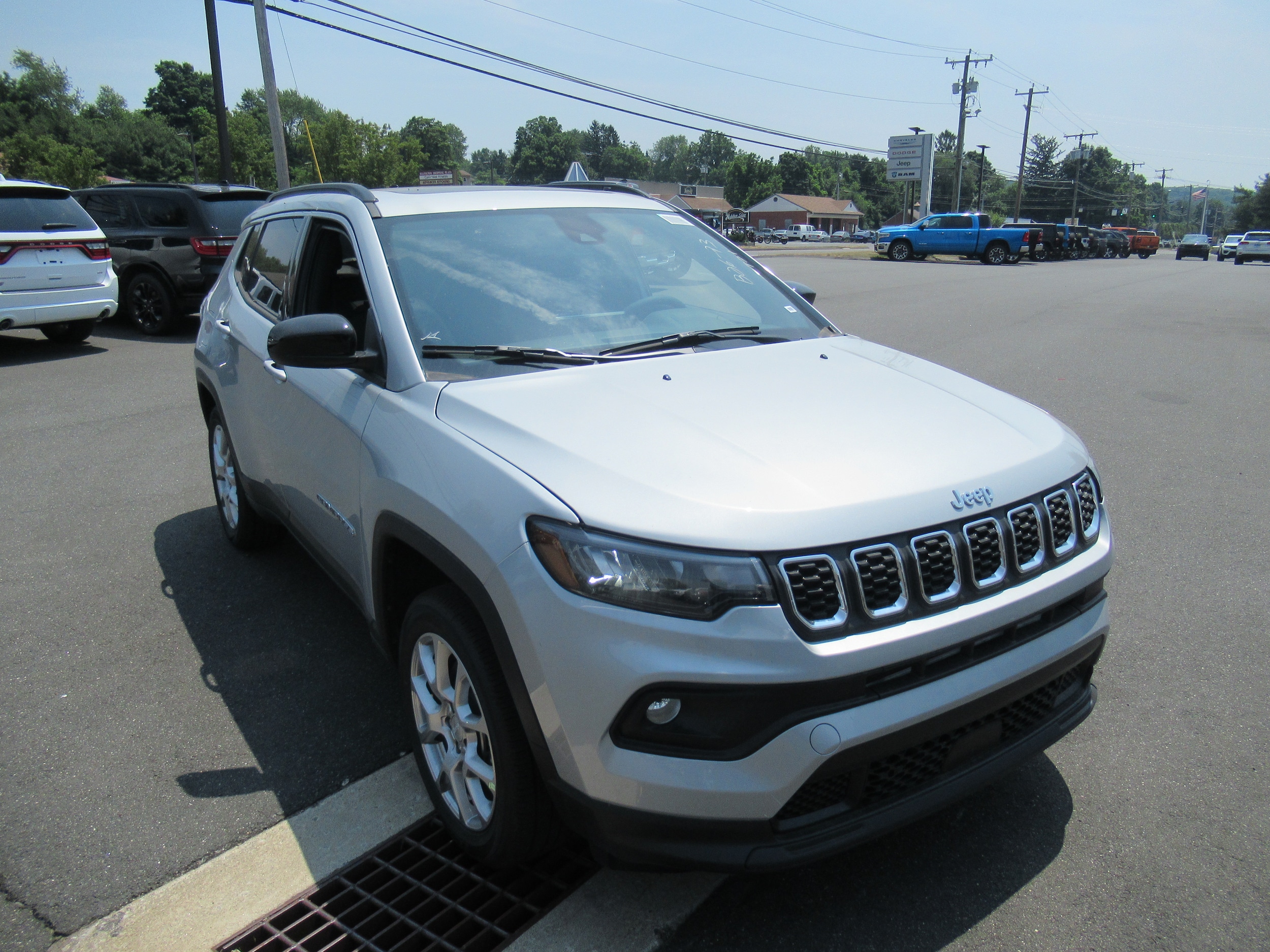 2024 Jeep Compass Latitude Lux 2