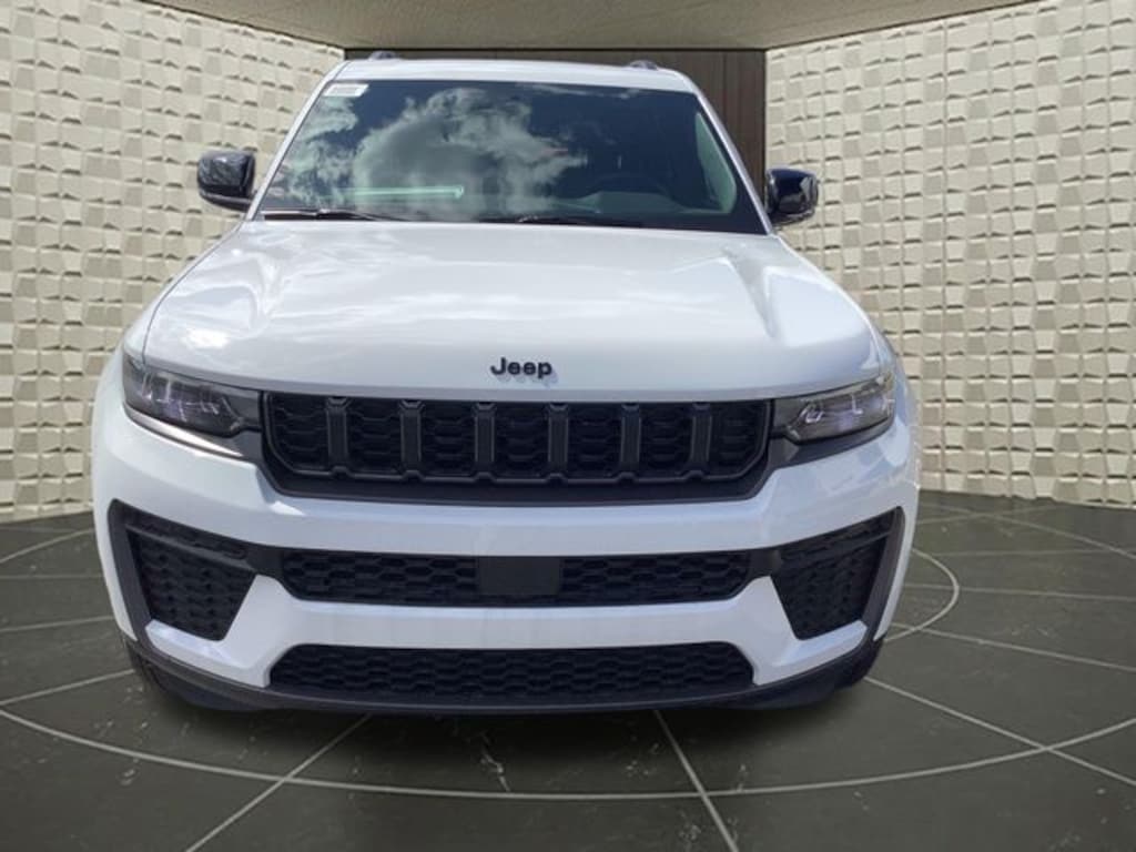 New 2026 Jeep Grand Cherokee Laredo Sport Utility