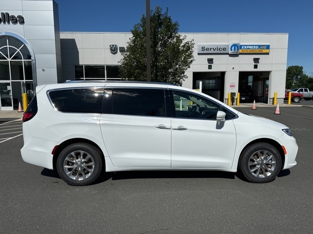 Used 2021 Chrysler Pacifica Touring L with VIN 2C4RC3BG4MR511359 for sale in Ellington, CT