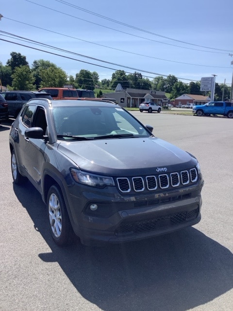 2024 Jeep Compass Latitude Lux 2