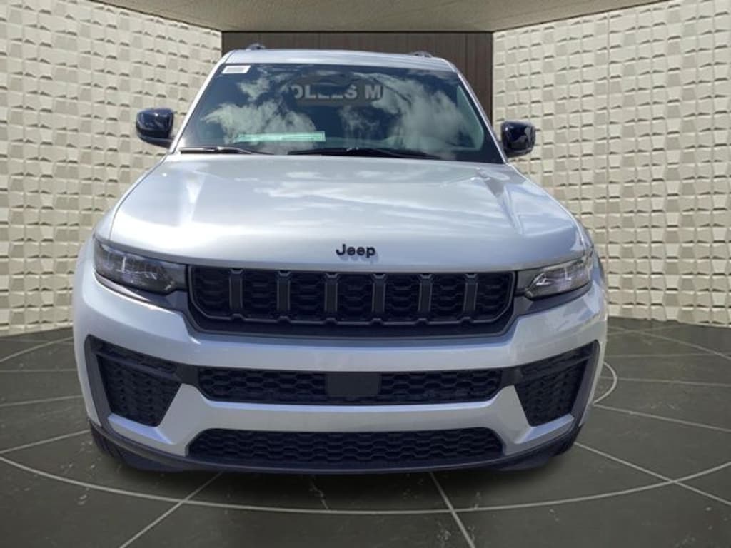 New 2026 Jeep Grand Cherokee Laredo Sport Utility