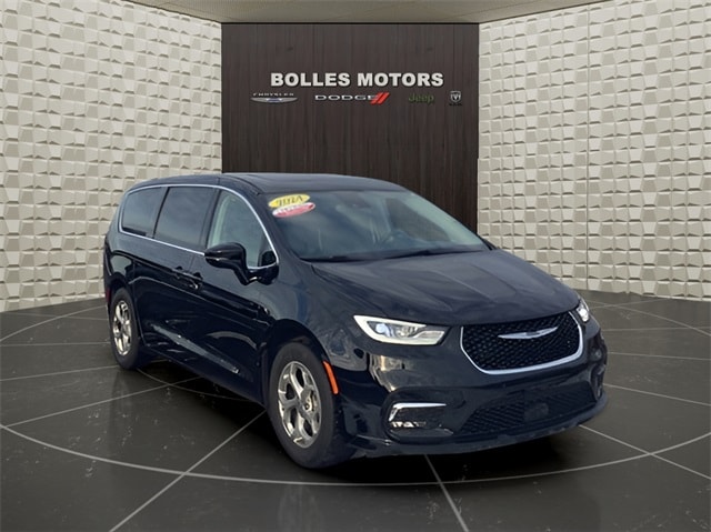 2024 Chrysler Pacifica Limited's photo