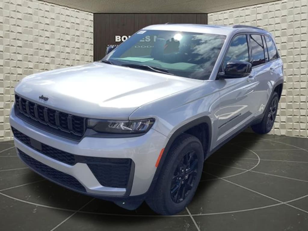 New 2026 Jeep Grand Cherokee Laredo Sport Utility
