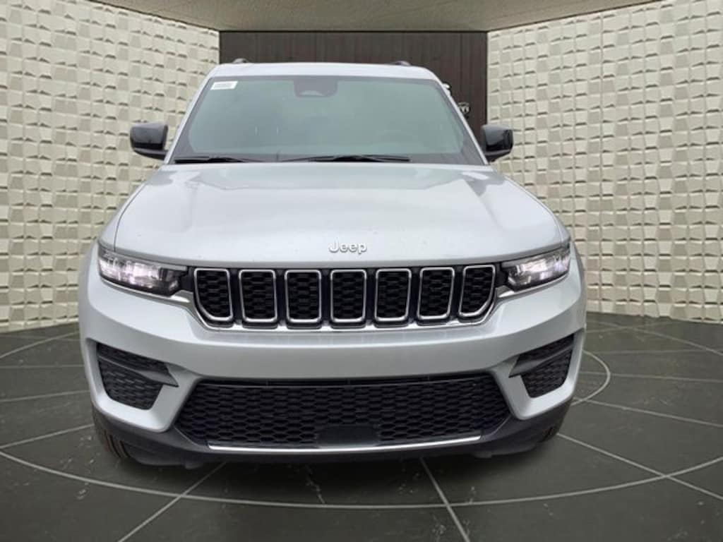 New 2026 Jeep Grand Cherokee Laredo Sport Utility