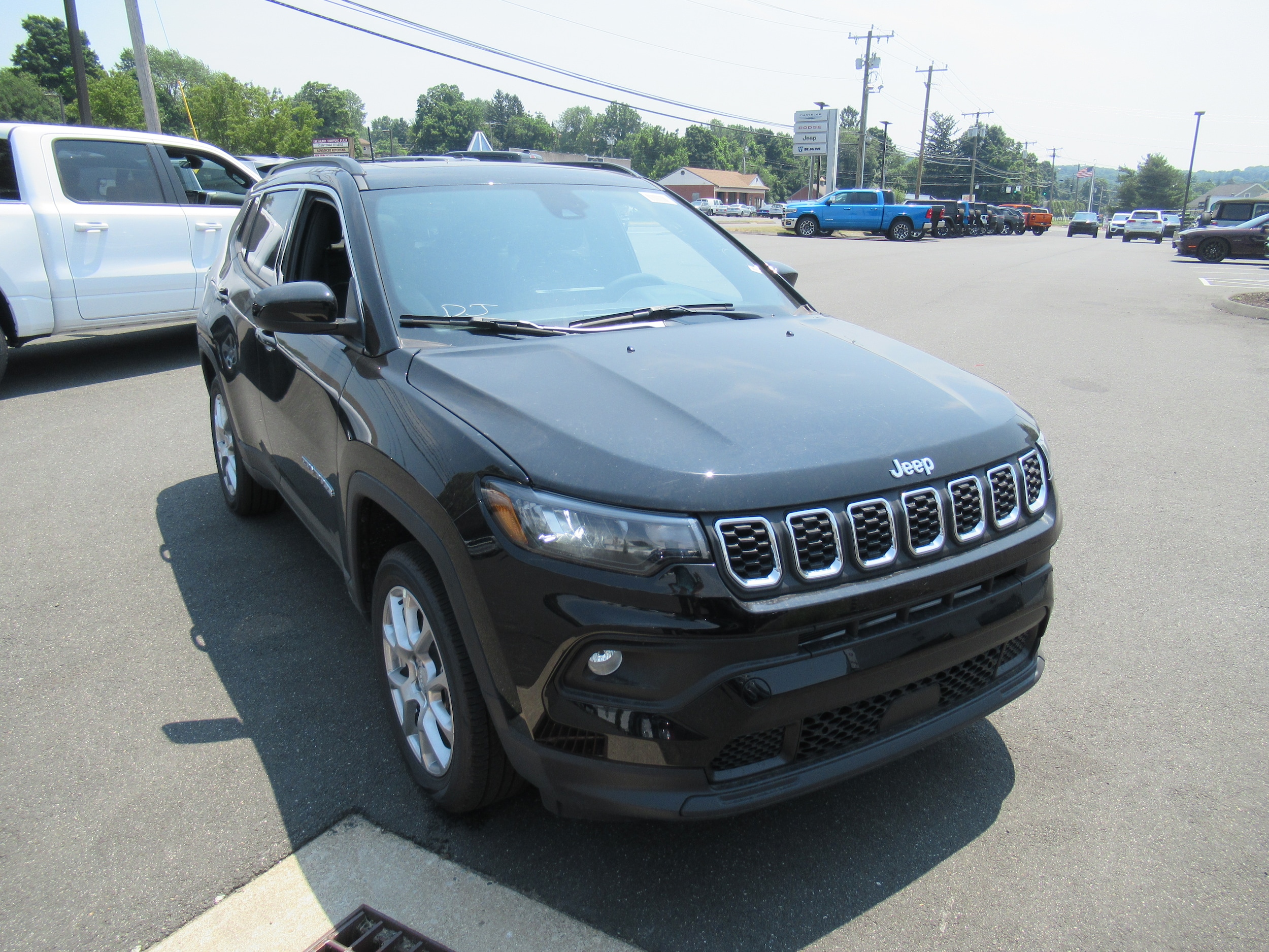 2024 Jeep Compass Latitude Lux 2