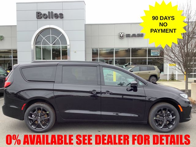2026 Chrysler Pacifica Select AWD's photo