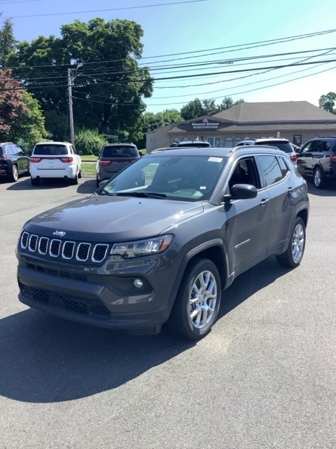 2024 Jeep Compass Latitude Lux 3