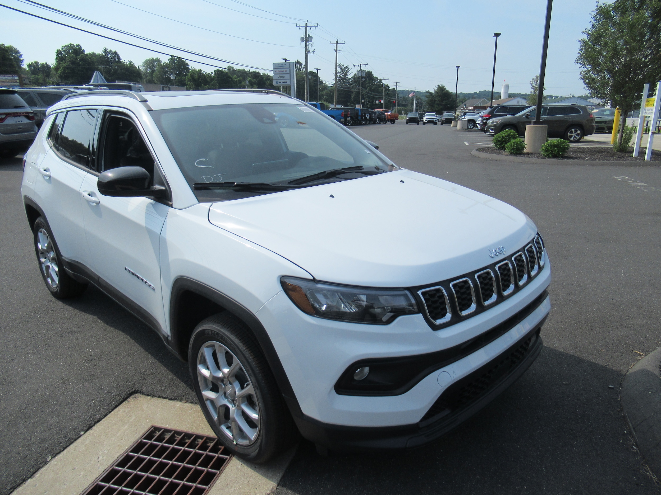 2024 Jeep Compass Latitude Lux 2