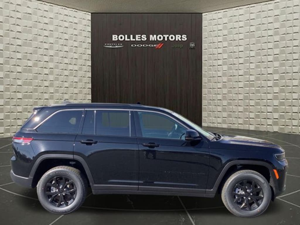 New 2026 Jeep Grand Cherokee Laredo Sport Utility