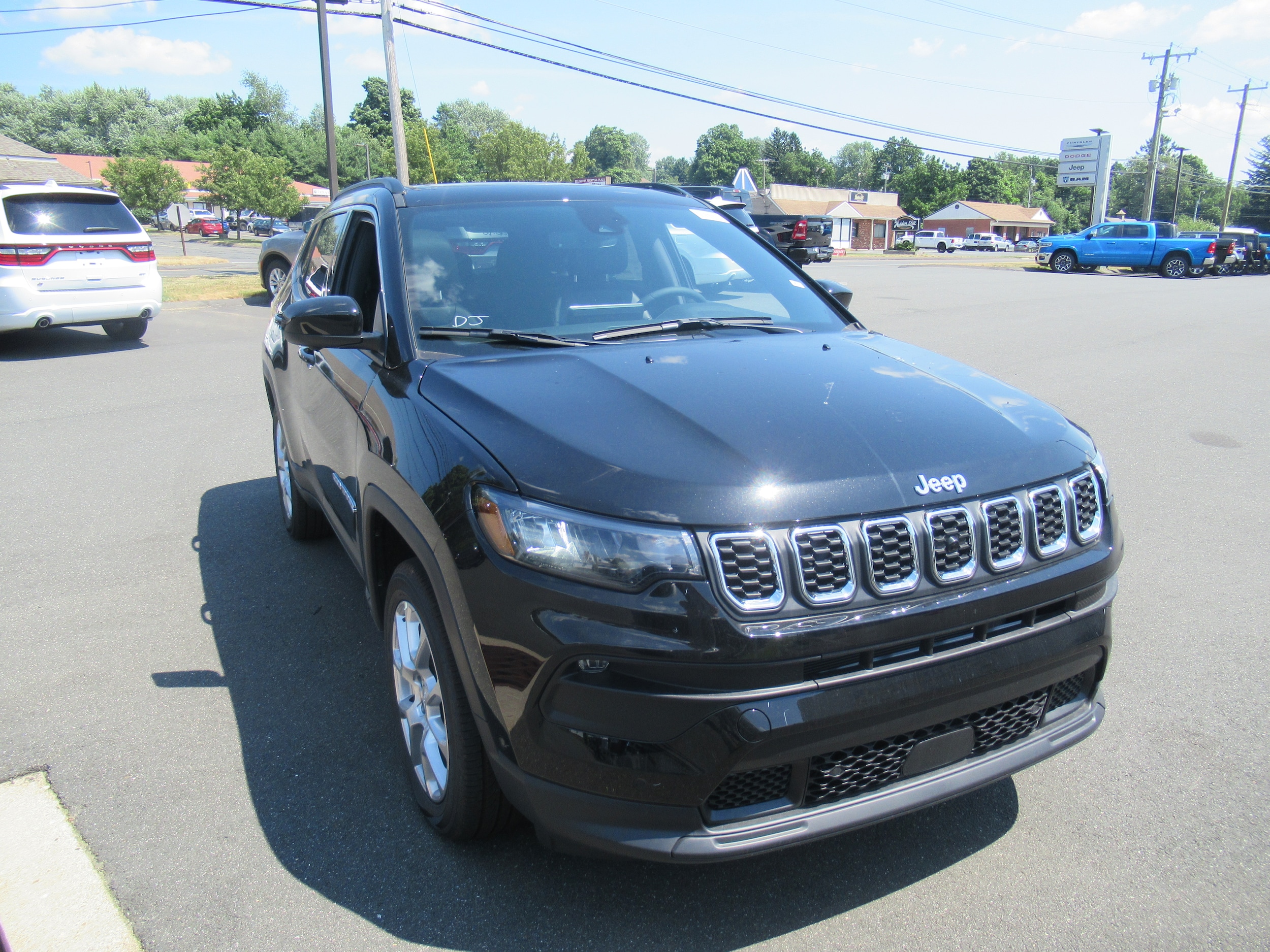 2024 Jeep Compass Latitude Lux 2