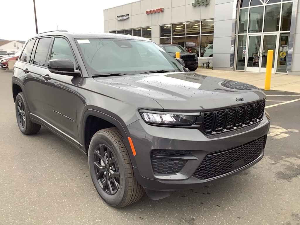 New 2025 Jeep Grand Cherokee Laredo Sport Utility