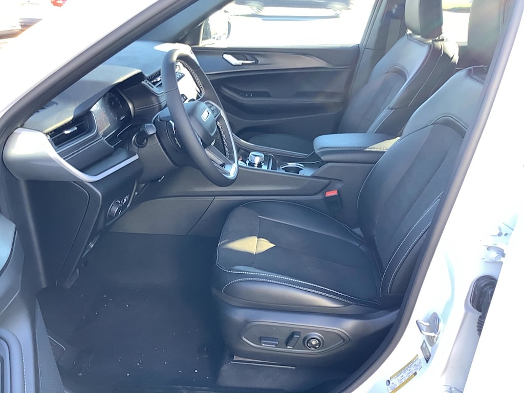 New 2025 Jeep Grand Cherokee L Altitude X Sport Utility