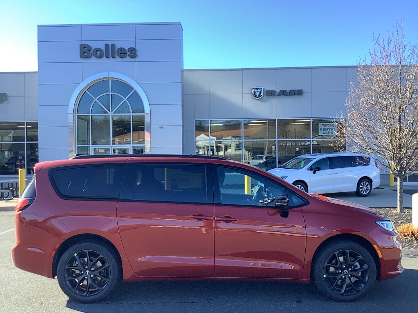 2026 Chrysler Pacifica Select's photo