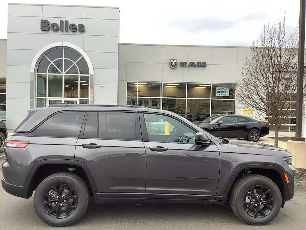 New 2025 Jeep Grand Cherokee Laredo Sport Utility