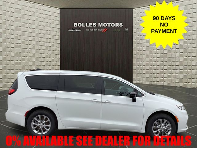 2026 Chrysler Pacifica Select AWD's photo