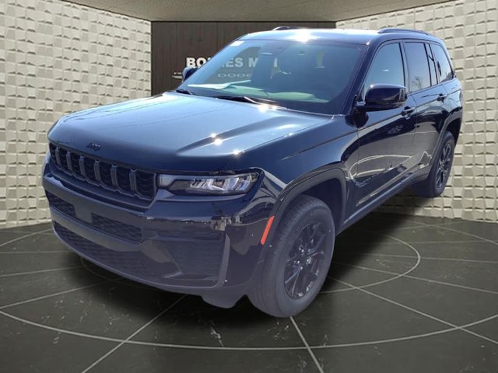 New 2026 Jeep Grand Cherokee Laredo Sport Utility