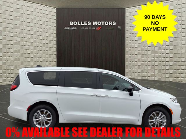 2026 Chrysler Pacifica Select AWD's photo