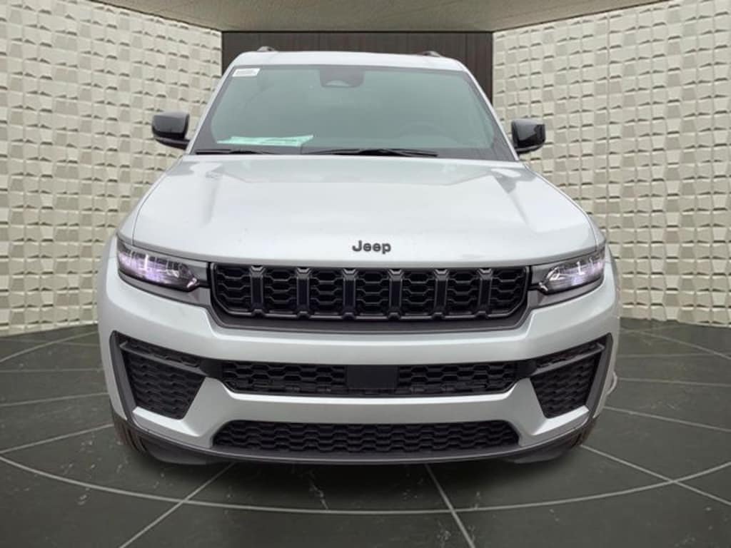 New 2026 Jeep Grand Cherokee Laredo Sport Utility