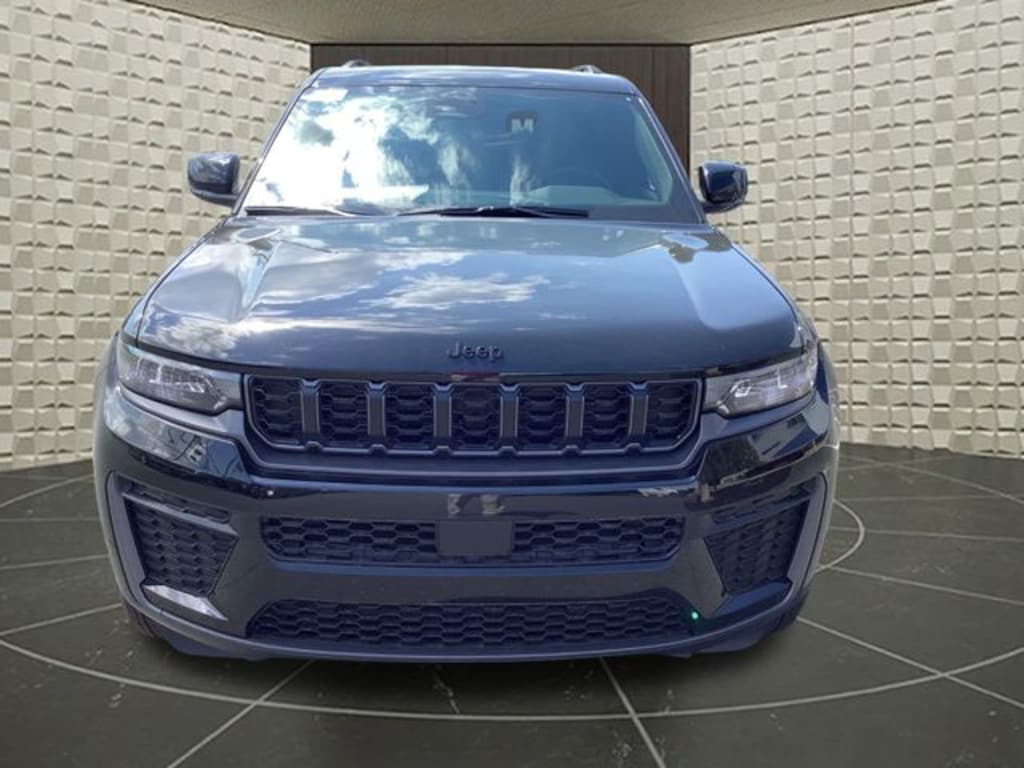 New 2026 Jeep Grand Cherokee Laredo Sport Utility