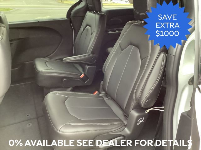 2026 Chrysler Pacifica Select - Photo 15