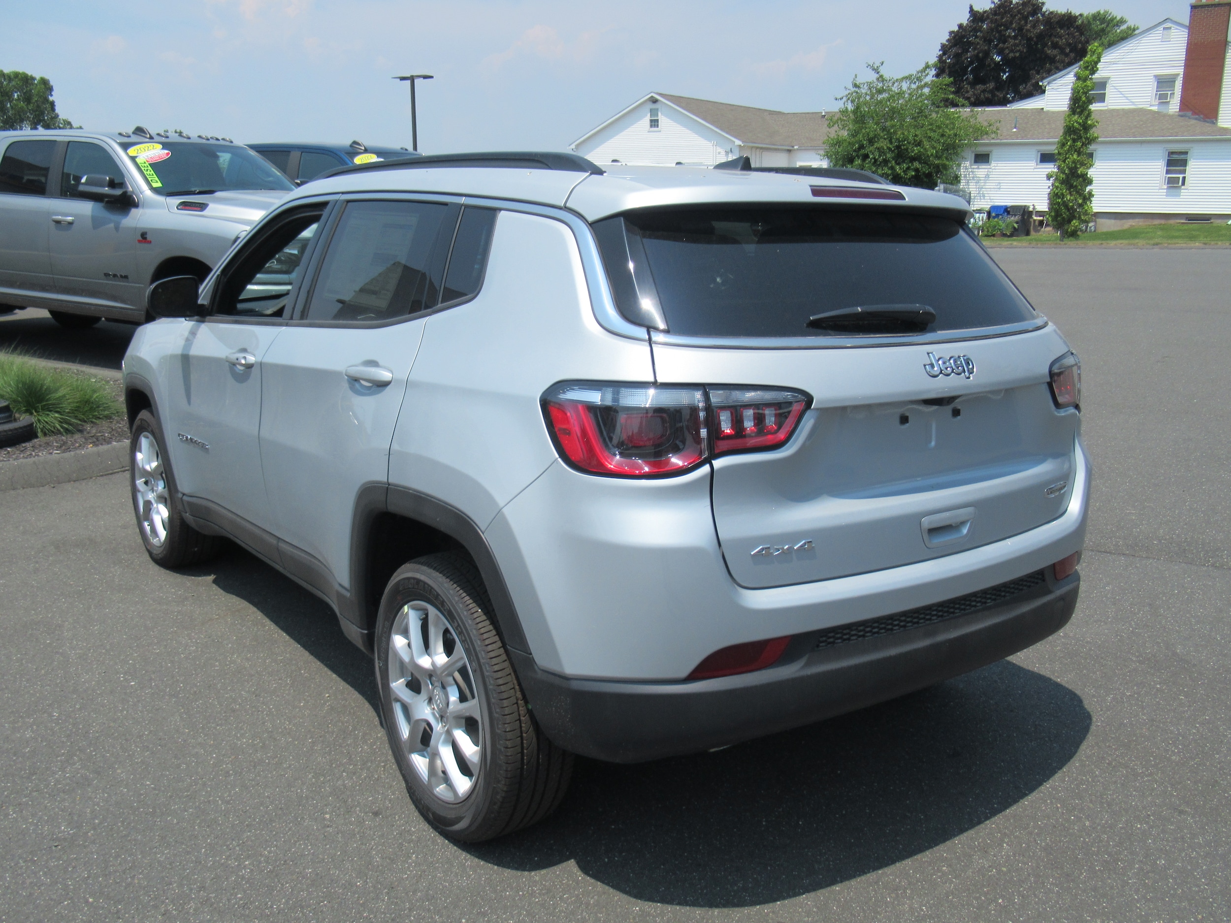 2024 Jeep Compass Latitude Lux 4