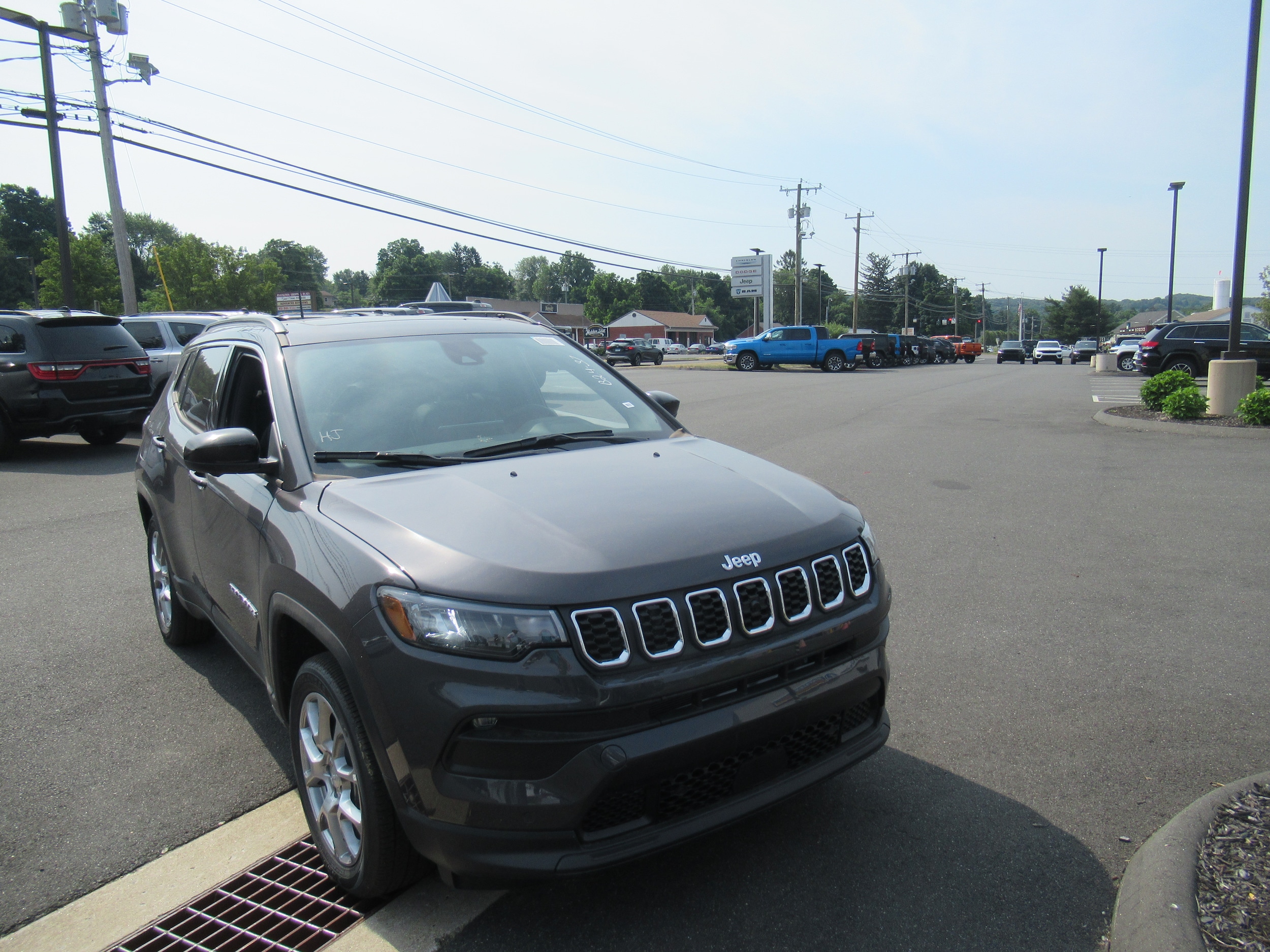 2024 Jeep Compass Latitude Lux 2