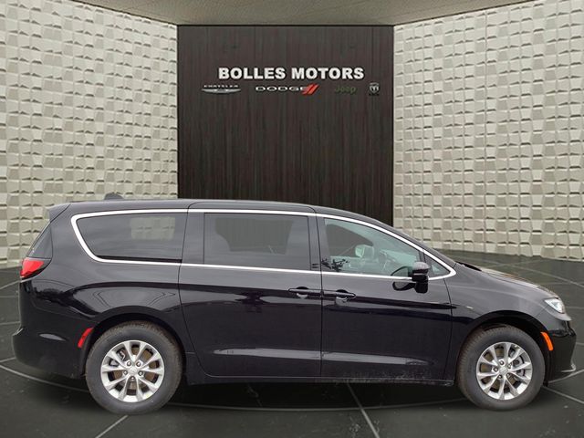2026 Chrysler Pacifica Passenger Van 