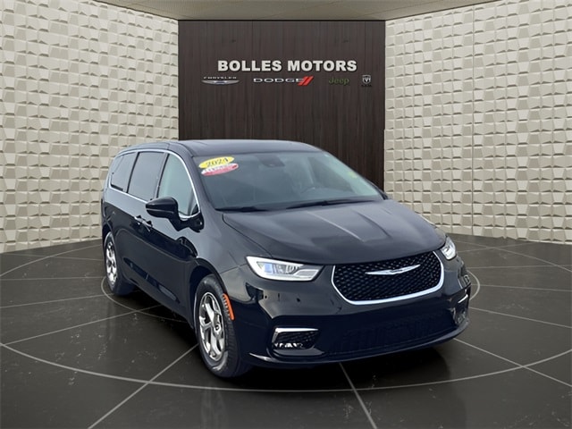 2024 Chrysler Pacifica Limited's photo