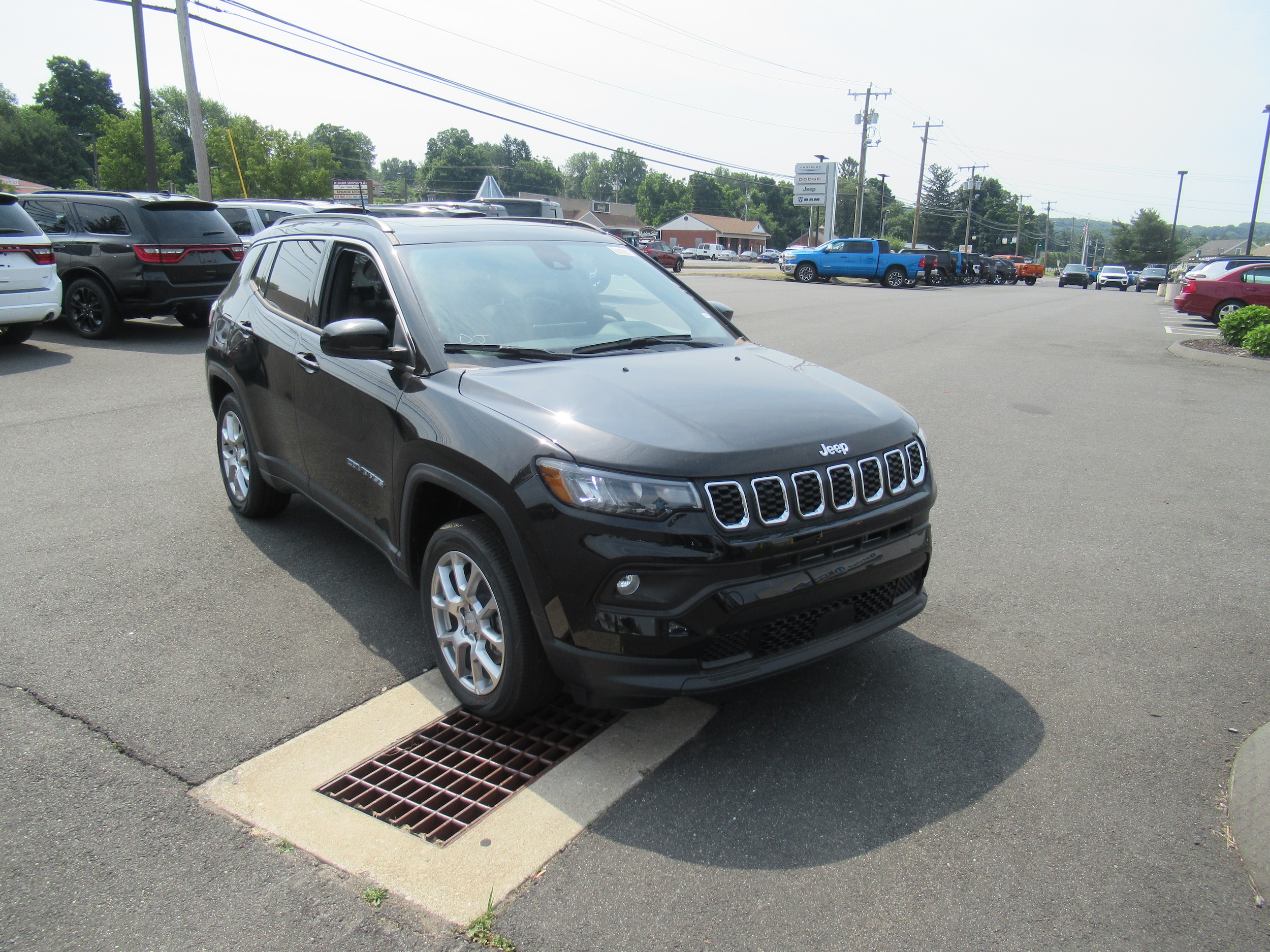 2024 Jeep Compass Latitude Lux 2