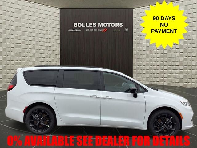 2026 Chrysler Pacifica Select AWD's photo