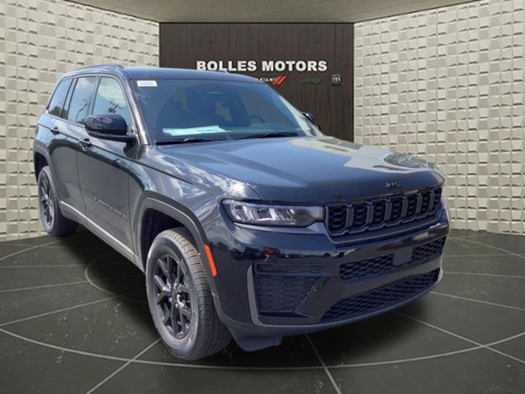 New 2026 Jeep Grand Cherokee Laredo Sport Utility