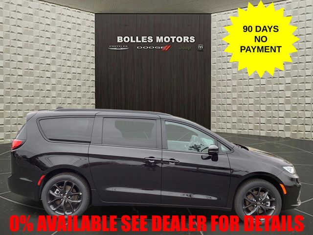 2026 Chrysler Pacifica Select AWD's photo