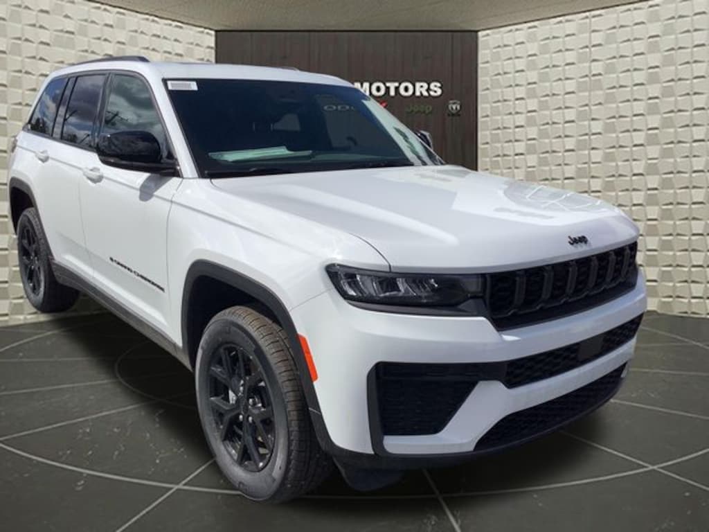 New 2026 Jeep Grand Cherokee Laredo Sport Utility
